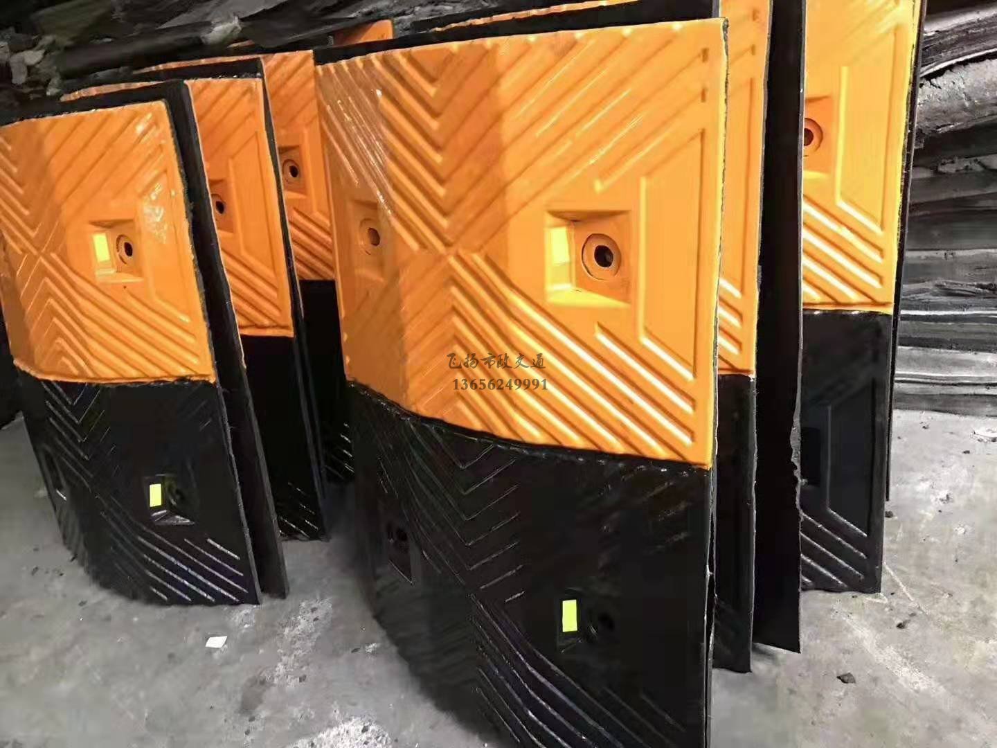 在設(shè)計道路交通設(shè)施標(biāo)志牌子時應(yīng)注意哪些細(xì)節(jié)？