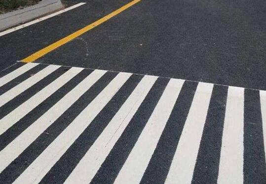 道路劃線(xiàn)，道路標(biāo)線(xiàn)是怎么畫(huà)出來(lái)的？