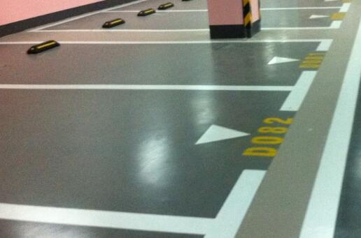 聚氨酯地坪涂料系統防滑靜音 干濕環境都站得住，表面降噪設計