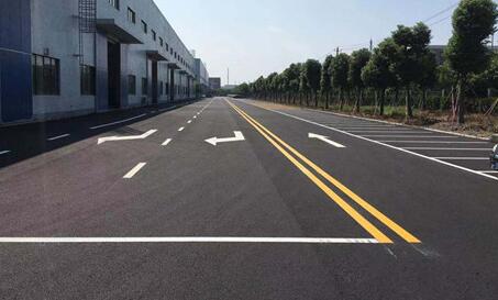 昆山廠區道路劃線多少錢？找飛揚市政價格合理