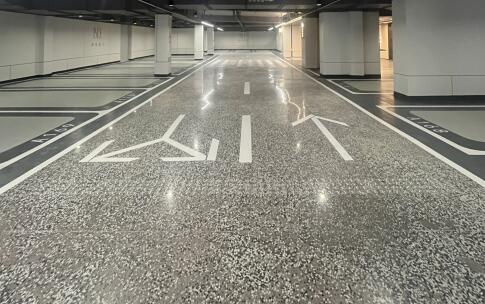 車位重新劃線需不需要清除之前熱熔膠的痕跡？