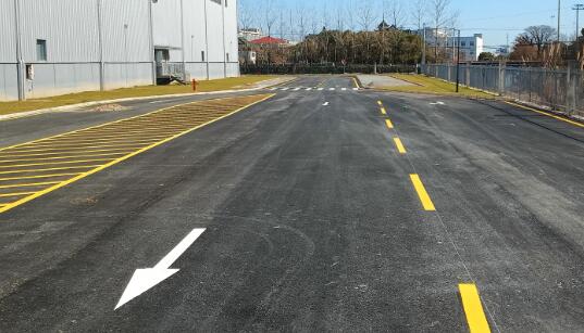 蘇州專業(yè)車位劃線團(tuán)隊(duì)？飛揚(yáng)市政精準(zhǔn)提升道路標(biāo)識(shí)清晰度